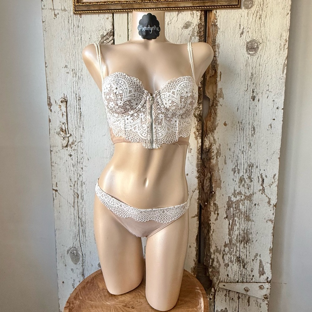 Victoria Secret Very Sexy lined demi bustier white & nude with matching panty